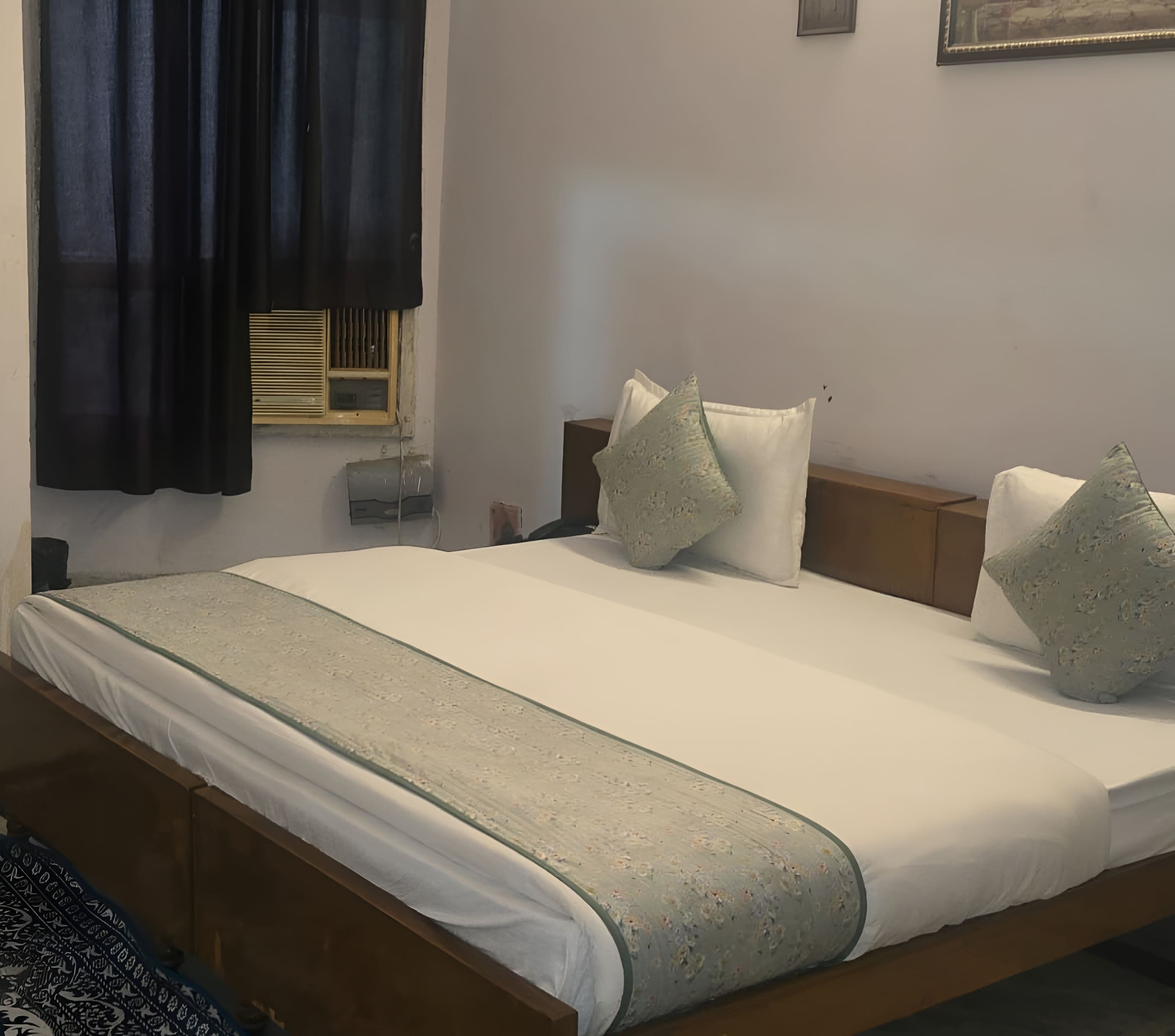 Deluxe King Bed thumbnail