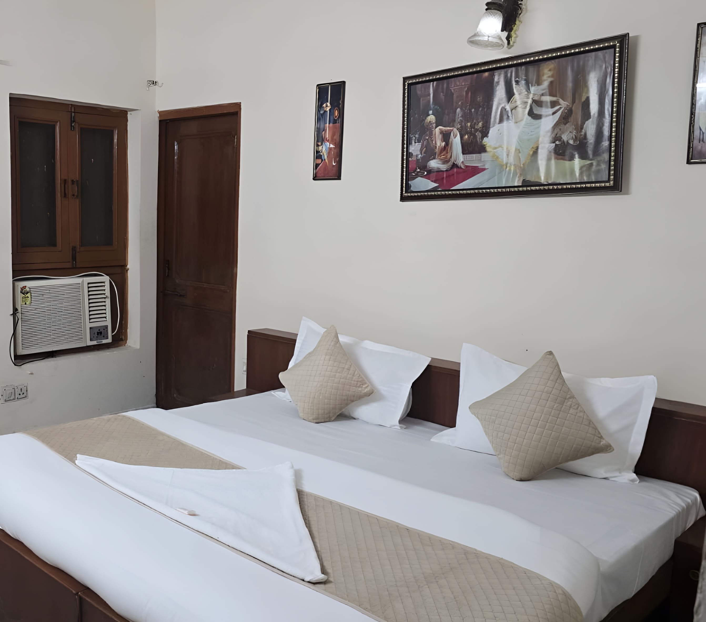 Exclusive Deluxe thumbnail